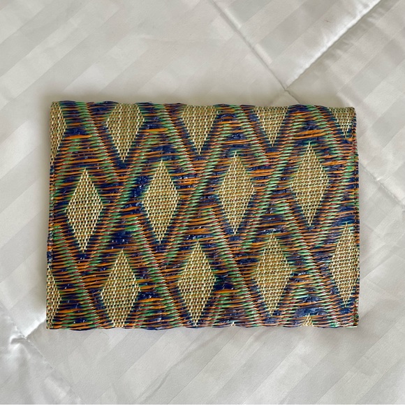 Colorful Straw Crossbody Bag - Picture 4 of 8